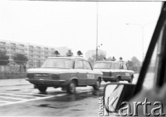 22.06.1983, Kraków, Polska.
Druga pielgrzymka Jana Pawła II do Polski. Na zdjęciu radiowozy milicyjne.
Fot. Jerzy Szot, zbiory Ośrodka KARTA