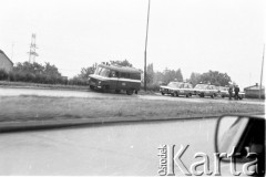 22.06.1983, Kraków, Polska.
Druga pielgrzymka Jana Pawła II do Polski. Na zdjęciu radiowozy milicyjne.
Fot. Jerzy Szot, zbiory Ośrodka KARTA