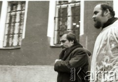 Październik 1984, Gdańsk, Polska.

Ksiądz Kazimierz Jancarz (1. od prawej) i Lech Wałęsa (2. od prawej).

Fot. Jerzy Szot, zbiory Ośrodka KARTA