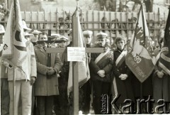 3.11.1984, Warszawa, Polska.
Pogrzeb księdza Jerzego Popiełuszki w kościele św. Stanisława Kostki. Poczet sztandarowy.
Fot. Jerzy Szot, zbiory Ośrodka KARTA