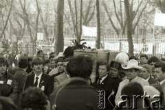 3.11.1984, Warszawa, Polska.
Pogrzeb księdza Jerzego Popiełuszki w kościele św. Stanisława Kostki. 
Fot. Jerzy Szot, zbiory Ośrodka KARTA