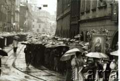 1984, Warszawa, Polska.

Procesja świętego Stanisława.

Fot. Jerzy Szot, zbiory Ośrodka KARTA