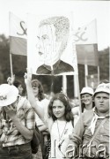 Po 19.10.1984, Częstochowa, Polska.

Pielgrzymi na Jasnej Górze. Nad nimi potret ks. Jerzego Popiełuszki.

Fot. Jerzy Szot, zbiory Ośrodka KARTA