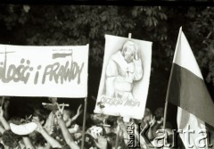 Po 19.10.1984, Częstochowa, Polska.
Pielgrzymi na Jasnej Górze. 
Fot. Jerzy Szot, zbiory Ośrodka KARTA