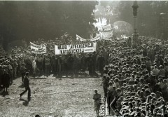 1986, Częstochowa, Polska.
Pielgrzymi w drodze na Jasną Górę.
Fot. Jerzy Szot, zbiory Ośrodka KARTA