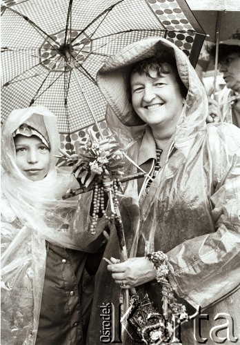 1986, Polska.

Pielgrzymi w drodze na Jasną Górę.

Fot. Jerzy Szot, zbiory Ośrodka KARTA