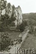1986, Ojców, Polska.

Pielgrzymi w drodze na Jasną Górę.

Fot. Jerzy Szot, zbiory Ośrodka KARTA