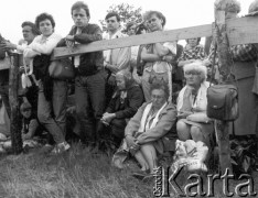 12.06.1987, Gdańsk - Zaspa, Polska.
Trzecia pielgrzymka Jana Pawła II do Polski. Wierni podczas mszy świętej celebrowanej przez papieża. 
Fot. Jerzy Szot, zbiory Ośrodka KARTA