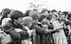 12.06.1987, Gdańsk - Zaspa, Polska.
Trzecia pielgrzymka Jana Pawła II do Polski. Wierni podczas mszy świętej celebrowanej przez papieża. 
Fot. Jerzy Szot, zbiory Ośrodka KARTA