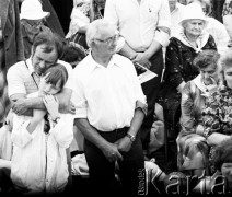 12.06.1987, Gdańsk - Zaspa, Polska.
Trzecia pielgrzymka Jana Pawła II do Polski. Wierni podczas mszy świętej celebrowanej przez papieża. 
Fot. Jerzy Szot, zbiory Ośrodka KARTA