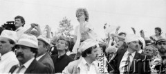 12.06.1987, Gdańsk - Zaspa, Polska.
Trzecia pielgrzymka Jana Pawła II do Polski. Wierni podczas mszy świętej celebrowanej przez papieża. 
Fot. Jerzy Szot, zbiory Ośrodka KARTA