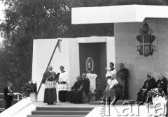 11.06.1987, Gdynia, Polska.
Trzecia pielgrzymka Jana Pawła II do Polski. Msza święta z udziałem Ojca Świętego, biskupa krakowskiego Franciszka Macharskiego oraz prymasa Polski Józefa Glempa.
Fot. Jerzy Szot, zbiory Ośrodka KARTA