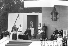 11.06.1987, Gdynia, Polska.
Trzecia pielgrzymka Jana Pawła II do Polski. Msza święta z udziałem Ojca Świętego, biskupa krakowskiego Franciszka Macharskiego oraz prymasa Polski Józefa Glempa.
Fot. Jerzy Szot, zbiory Ośrodka KARTA