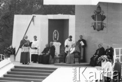 11.06.1987, Gdynia, Polska.
Trzecia pielgrzymka Jana Pawła II do Polski. Msza święta z udziałem Ojca Świętego, biskupa krakowskiego Franciszka Macharskiego oraz prymasa Polski Józefa Glempa.
Fot. Jerzy Szot, zbiory Ośrodka KARTA