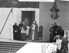 11.06.1987, Gdynia, Polska.
Trzecia pielgrzymka Jana Pawła II do Polski. Msza święta z udziałem Ojca Świętego, biskupa krakowskiego Franciszka Macharskiego oraz prymasa Polski Józefa Glempa.
Fot. Jerzy Szot, zbiory Ośrodka KARTA