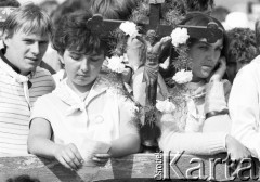 13.06.1987, Łódź, Polska.
Msza święta na lotnisku Łódź-Lublinek w czasie trzeciej pielgrzymki Ojca Świętego Jana Pawła II do Polski. 
Fot. Jerzy Szot, zbiory Ośrodka KARTA