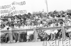 13.06.1987, Łódź, Polska.
Msza święta na lotnisku Łódź-Lublinek w czasie trzeciej pielgrzymki Ojca Świętego Jana Pawła II do Polski. 
Fot. Jerzy Szot, zbiory Ośrodka KARTA