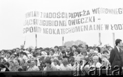 13.06.1987, Łódź, Polska.
Msza święta na lotnisku Łódź-Lublinek w czasie trzeciej pielgrzymki Ojca Świętego Jana Pawła II do Polski. 
Fot. Jerzy Szot, zbiory Ośrodka KARTA