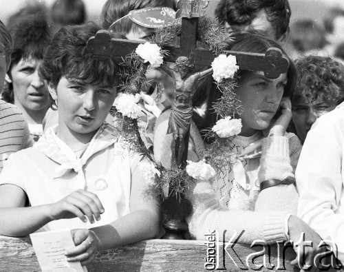 13.06.1987, Łódź, Polska.
Msza święta na lotnisku Łódź-Lublinek w czasie trzeciej pielgrzymki Ojca Świętego Jana Pawła II do Polski. 
Fot. Jerzy Szot, zbiory Ośrodka KARTA