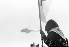 13.06.1987, Łódź, Polska.
Msza święta na lotnisku Łódź-Lublinek w czasie trzeciej pielgrzymki Ojca Świętego Jana Pawła II do Polski. 
Fot. Jerzy Szot, zbiory Ośrodka KARTA