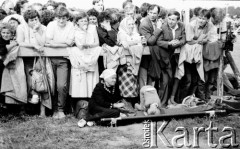 13.06.1987, Łódź, Polska.
Msza święta na lotnisku Łódź-Lublinek w czasie trzeciej pielgrzymki Ojca Świętego Jana Pawła II do Polski. 
Fot. Jerzy Szot, zbiory Ośrodka KARTA