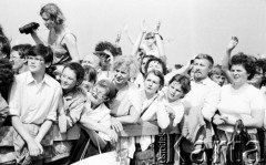 13.06.1987, Łódź, Polska.
Msza święta na lotnisku Łódź-Lublinek w czasie trzeciej pielgrzymki Ojca Świętego Jana Pawła II do Polski. 
Fot. Jerzy Szot, zbiory Ośrodka KARTA
