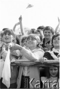 10.06.1987, Kraków, Polska.
Trzecia pielgrzymka Jana Pawła II do Polski. Wierni podczas mszy świętej na Błoniach celebrowanej przez Ojca Świętego.
Fot. Jerzy Szot, zbiory Ośrodka KARTA