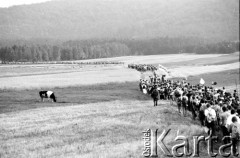 1988, Polska.
Pielgrzymi w drodze na Jasną Górę.
Fot. Jerzy Szot, zbiory Ośrodka KARTA