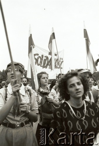 1988, Polska.

Pielgrzymi w drodze na Jasną Górę.

Fot. Jerzy Szot, zbiory Ośrodka KARTA