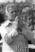 Czerwiec - sierpień 1991, Polska.
Czwarta pielgrzymka Ojca Świętego Jana Pawła II do Polski. Uczestnicy mszy świętej.
Fot. Jerzy Szot, zbiory Ośrodka KARTA