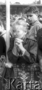 Czerwiec - sierpień 1991, Polska.
Czwarta pielgrzymka Ojca Świętego Jana Pawła II do Polski. Uczestnicy mszy świętej.
Fot. Jerzy Szot, zbiory Ośrodka KARTA