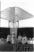 5.06.1991, Łomża, Polska.
Czwarta pielgrzymka Ojca Świętego Jana Pawła II do Polski. Papież koncelebruje mszę świętą w Sanktuarium Miłosierdzia Bożego. 
Fot. Jerzy Szot, zbiory Ośrodka KARTA