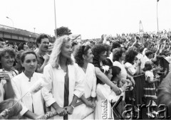 13.08.1991, Kraków, Polska.
Czwarta pielgrzymka Ojca Świętego Jana Pawła II do Polski.  Uroczystość pobłogosławienia Ośrodka Opieki Ambulatoryjnej im. Klemensa J. Zabłockiego, części Uniwersyteckiego Szpitala Dziecięcego w Krakowie.
Fot. Jerzy Szot, zbiory Ośrodka KARTA