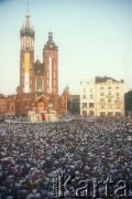 13.08.1991, Kraków, Polska.
Czwarta pielgrzymka Ojca Świętego Jana Pawła II do Polski. Msza św. beatyfikacyjna Anieli Salawy na Rynku Głównym koncelebrowana przez papieża.
Fot. Jerzy Szot, zbiory Ośrodka KARTA