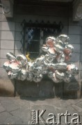 1991, prawdopodobnie Kraków, Polska.
Czwarta pielgrzymka Ojca Świętego Jana Pawła II do Polski.  Balony z wizerunkiem papieża.
Fot. Jerzy Szot, zbiory Ośrodka KARTA
