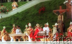3.06.1997, Gniezno, Polska.
Szósta pielgrzymka Ojca Świętego Jana Pawła II do Polski. Msza św. z okazji tysiąclecia męczeństwa św. Wojciecha. 
Fot. Jerzy Szot, zbiory Ośrodka KARTA