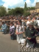 3.06.1997, Gniezno, Polska.
Szósta pielgrzymka Ojca Świętego Jana Pawła II do Polski. Wierni w czasie mszy świętej.
Fot. Jerzy Szot, zbiory Ośrodka KARTA