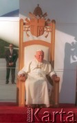 10.06.1997, Kraków, Polska.
Szósta pielgrzymka Ojca Świętego Jana Pawła II do Polski. Pożegnanie papieża na lotnisku w Balicach.
Fot. Jerzy Szot, zbiory Ośrodka KARTA