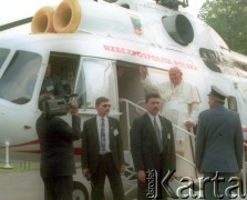 10.06.1997, Kraków, Polska.
Szósta pielgrzymka Ojca Świętego Jana Pawła II do Polski. Pożegnanie papieża na lotnisku w Balicach.
Fot. Jerzy Szot, zbiory Ośrodka KARTA