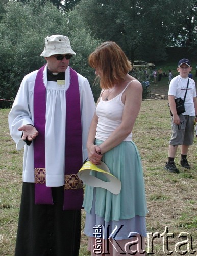 18.08.2002, Kraków, Polska.
Ósma pielgrzymka Ojca Świętego Jana Pawła II do Polski. Spowiedź w czasie mszy świętej na krakowskich błoniach.
Fot. Jerzy Szot, zbiory Ośrodka KARTA