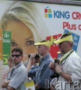 18.08.2002, Kraków, Polska.
Ósma pielgrzymka Ojca Świętego Jana Pawła II do Polski. Uczestnicy mszy świętej na krakowskich błoniach.
Fot. Jerzy Szot, zbiory Ośrodka KARTA