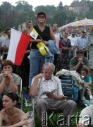 18.08.2002, Kraków, Polska.
Ósma pielgrzymka Ojca Świętego Jana Pawła II do Polski. Uczestnicy mszy świętej na krakowskich błoniach.
Fot. Jerzy Szot, zbiory Ośrodka KARTA
