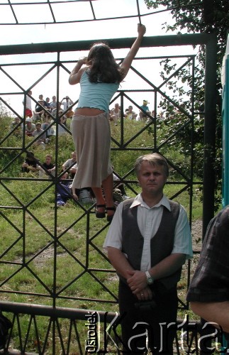 18.08.2002, Kraków, Polska.
Ósma pielgrzymka Ojca Świętego Jana Pawła II do Polski. Uczestnicy mszy świętej na krakowskich błoniach.
Fot. Jerzy Szot, zbiory Ośrodka KARTA