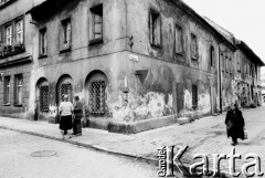 1989, Kraków, Polska.
Krakowski Kazimierz - mieszkańcy dzielnicy na ulicy Izaaka.
Fot. Jerzy Szot, zbiory Ośrodka KARTA
