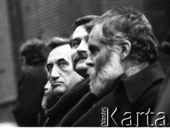 1984, Gdańsk, Polska.
Od lewej Tadeusz Mazowiecki, Lech Wałęsa, NN.
Fot. Jerzy Szot, zbiory Ośrodka KARTA