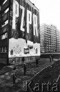1984, Częstochowa.
Dekoracja propagandowa z napisem 