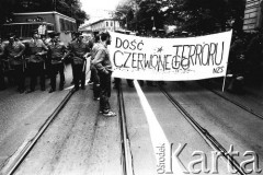 1988, Kraków, Polska.
Demonstracja pod konsulatem ZSRR w Krakowie.Transparent: