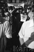 1981, Kraków, Polska.
Demonstracja niezależna. W głębi widać transparent z napisem: 