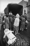 1981, Kraków, Polska.
Sklep w ciężarówce.
Fot. Piotr Dylik, zbiory Ośrodka Karta.