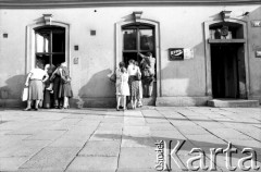 1981, Kraków, Polska.
Przed Klubem Literatów.
Fot. Piotr Dylik, zbiory Ośrodka Karta.